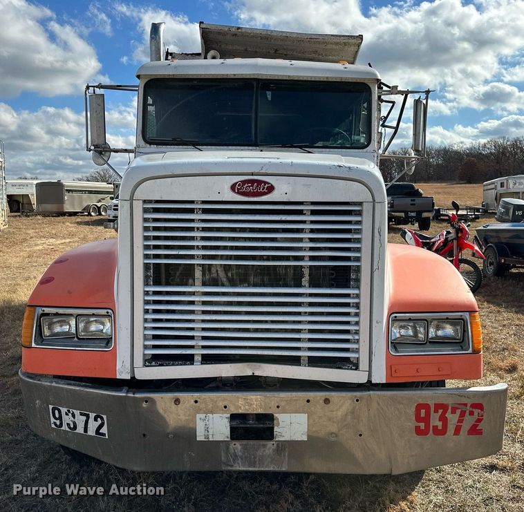 image for item LK9657 1990 Freightliner FLD dump truck