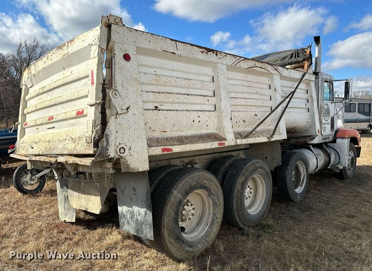 image for item LK9657 1990 Freightliner FLD dump truck
