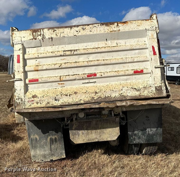 image for item LK9657 1990 Freightliner FLD dump truck