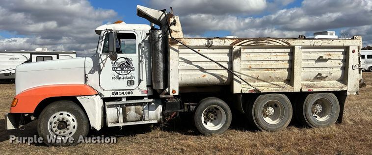 image for item LK9657 1990 Freightliner FLD dump truck