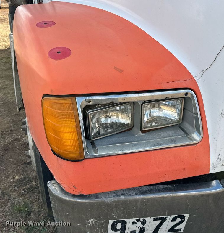 image for item LK9657 1990 Freightliner FLD dump truck