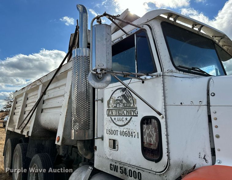 image for item LK9657 1990 Freightliner FLD dump truck