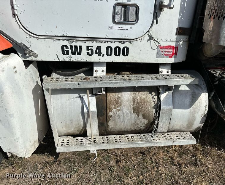 image for item LK9657 1990 Freightliner FLD dump truck