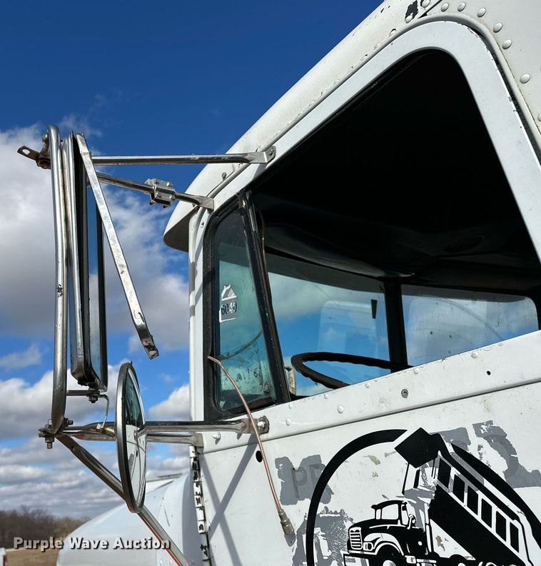 image for item LK9657 1990 Freightliner FLD dump truck