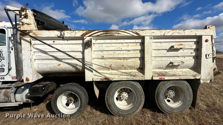 image for item LK9657 1990 Freightliner FLD dump truck