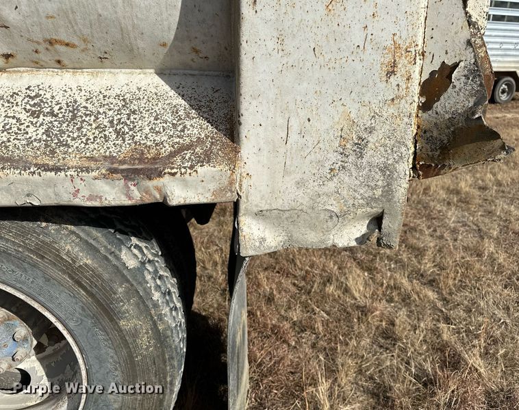 image for item LK9657 1990 Freightliner FLD dump truck