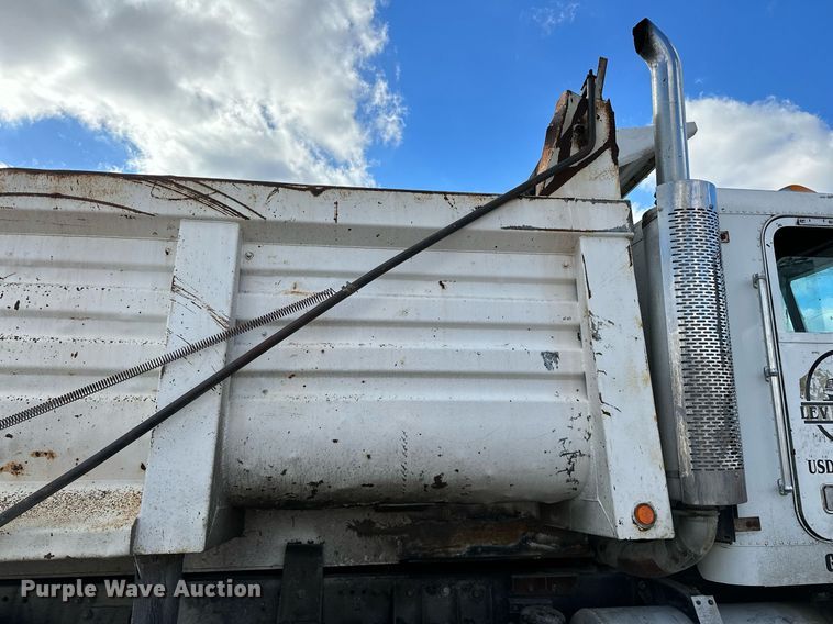 image for item LK9657 1990 Freightliner FLD dump truck