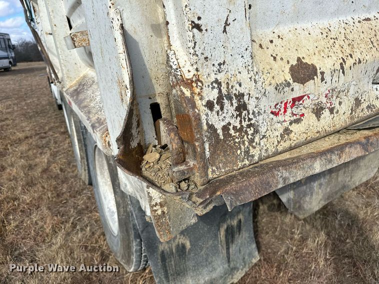 image for item LK9657 1990 Freightliner FLD dump truck