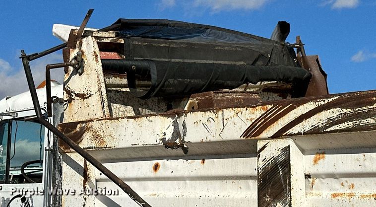 image for item LK9657 1990 Freightliner FLD dump truck