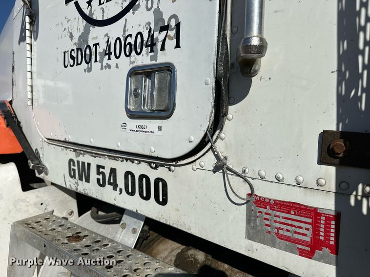 image for item LK9657 1990 Freightliner FLD dump truck