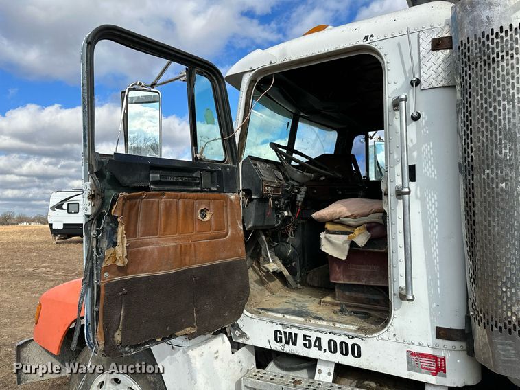 image for item LK9657 1990 Freightliner FLD dump truck