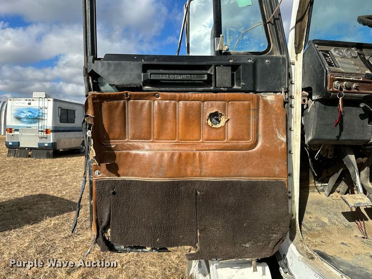 image for item LK9657 1990 Freightliner FLD dump truck