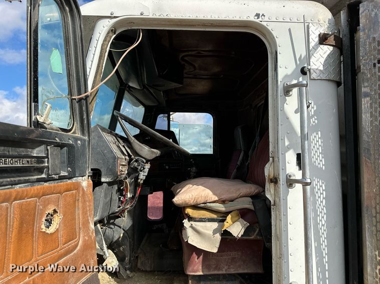 image for item LK9657 1990 Freightliner FLD dump truck