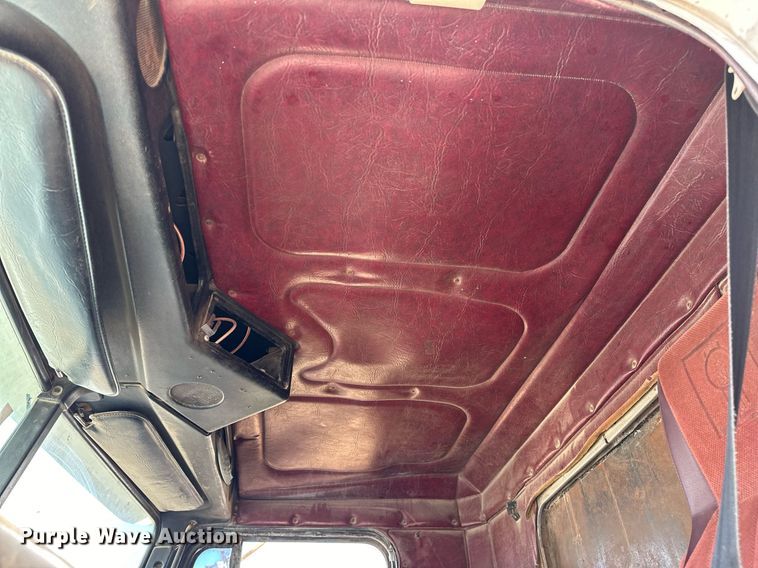 image for item LK9657 1990 Freightliner FLD dump truck