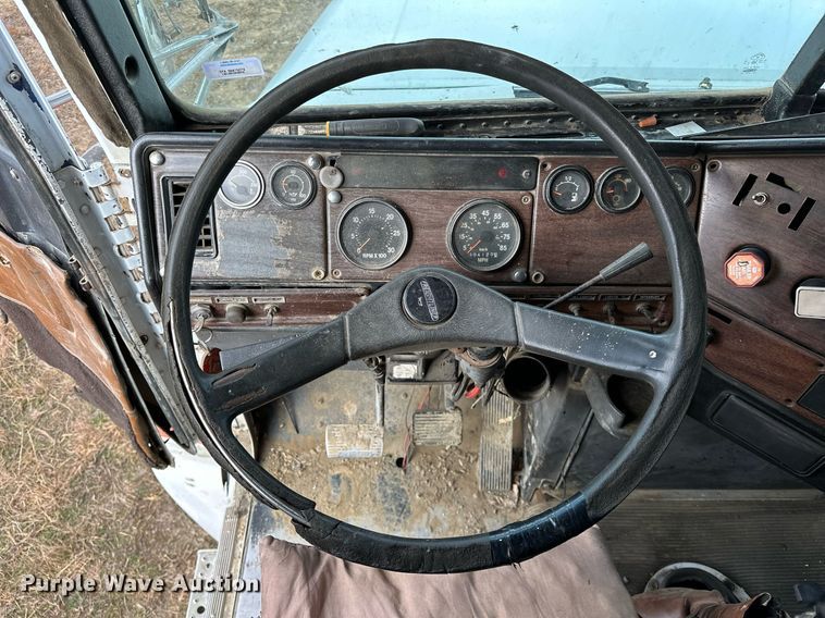 image for item LK9657 1990 Freightliner FLD dump truck