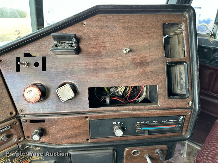 image for item LK9657 1990 Freightliner FLD dump truck