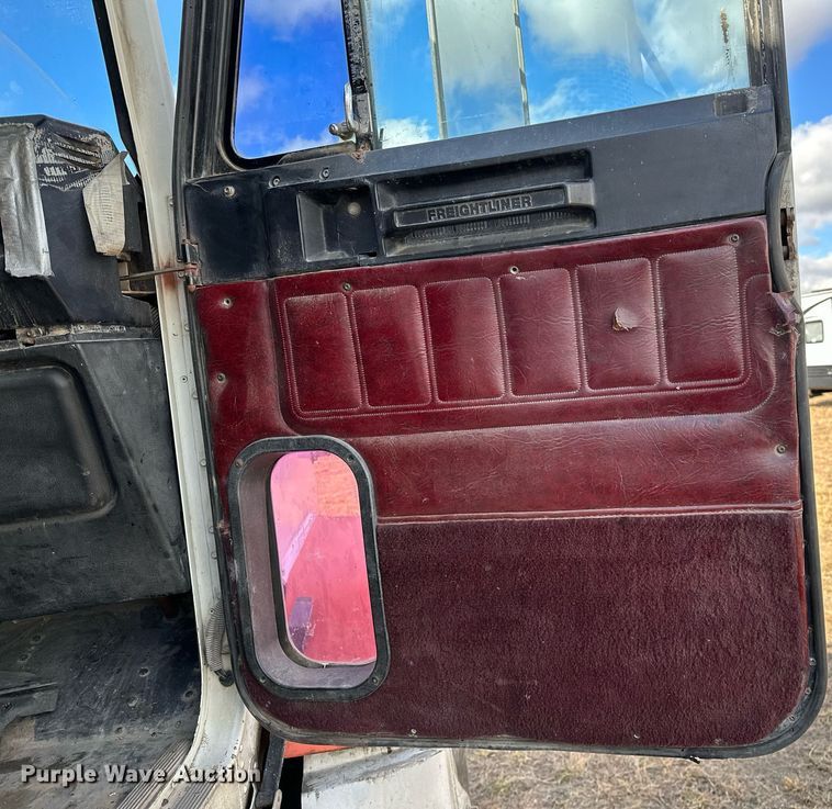 image for item LK9657 1990 Freightliner FLD dump truck