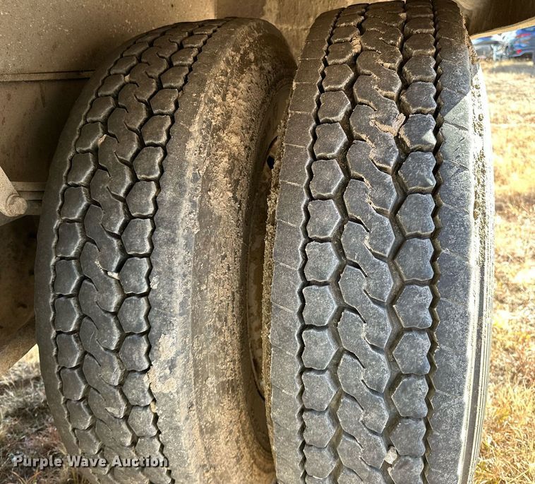 image for item LK9657 1990 Freightliner FLD dump truck