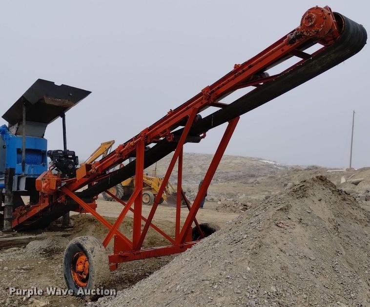 image for item LN9914 Cedarapids radial stacking conveyor