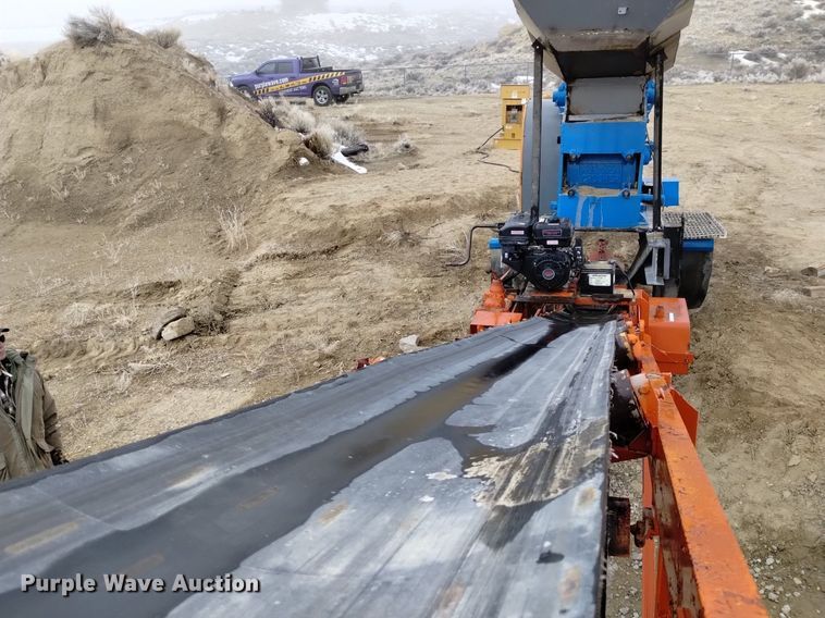 image for item LN9914 Cedarapids radial stacking conveyor