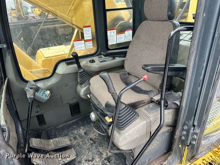 image for item LO9478 2000 Komatsu  PC600LC-6 excavator