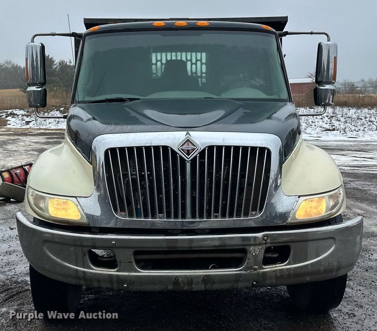 image for item LO9482 2003 International  4300 dump flatbed truck