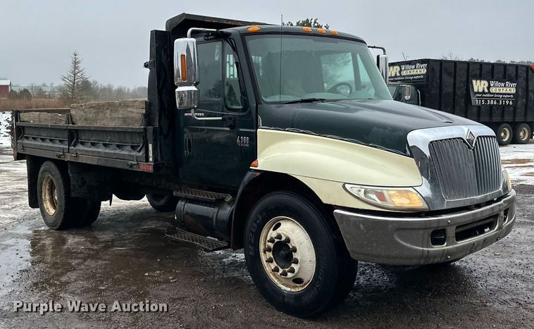 image for item LO9482 2003 International  4300 dump flatbed truck