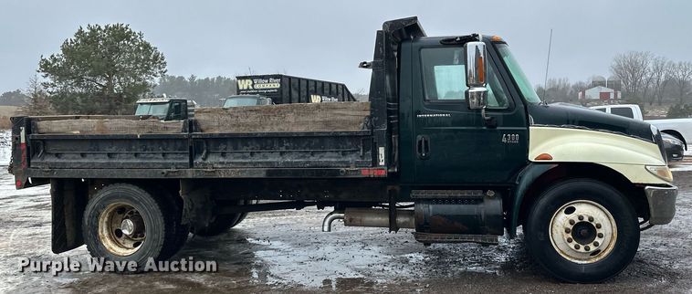 image for item LO9482 2003 International  4300 dump flatbed truck