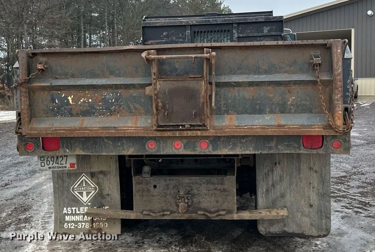 image for item LO9482 2003 International  4300 dump flatbed truck