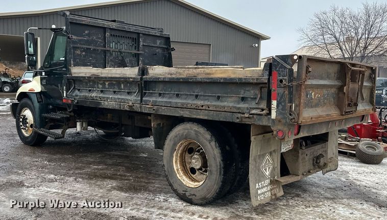 image for item LO9482 2003 International  4300 dump flatbed truck