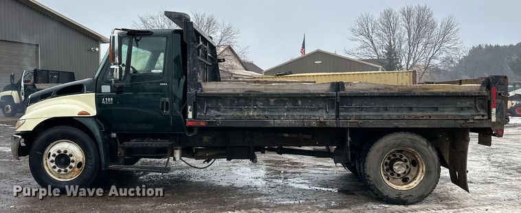 image for item LO9482 2003 International  4300 dump flatbed truck