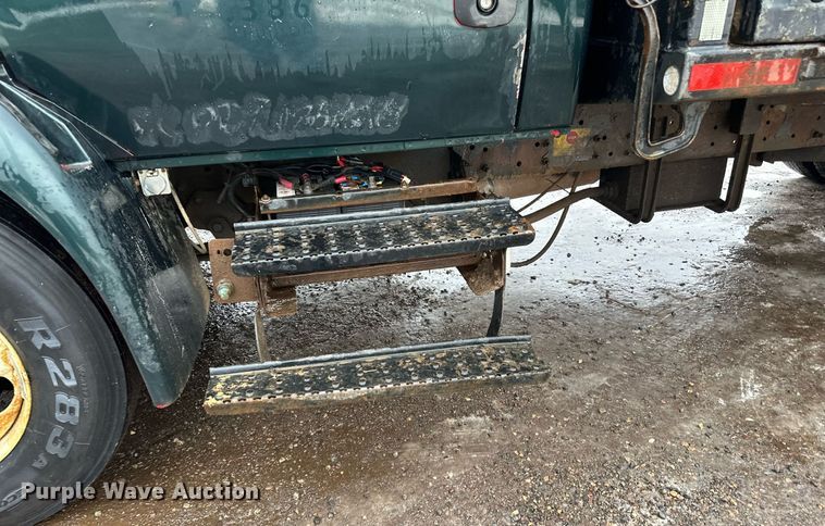 image for item LO9482 2003 International  4300 dump flatbed truck