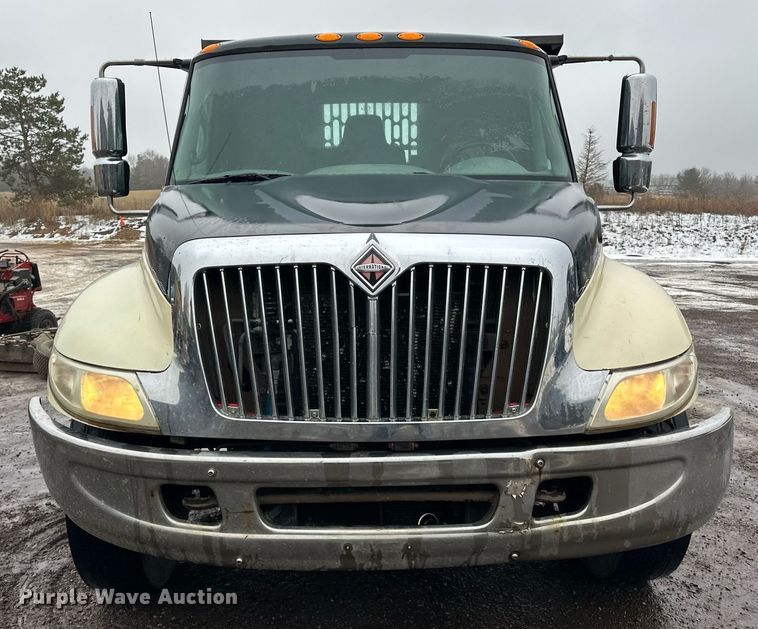 image for item LO9482 2003 International  4300 dump flatbed truck