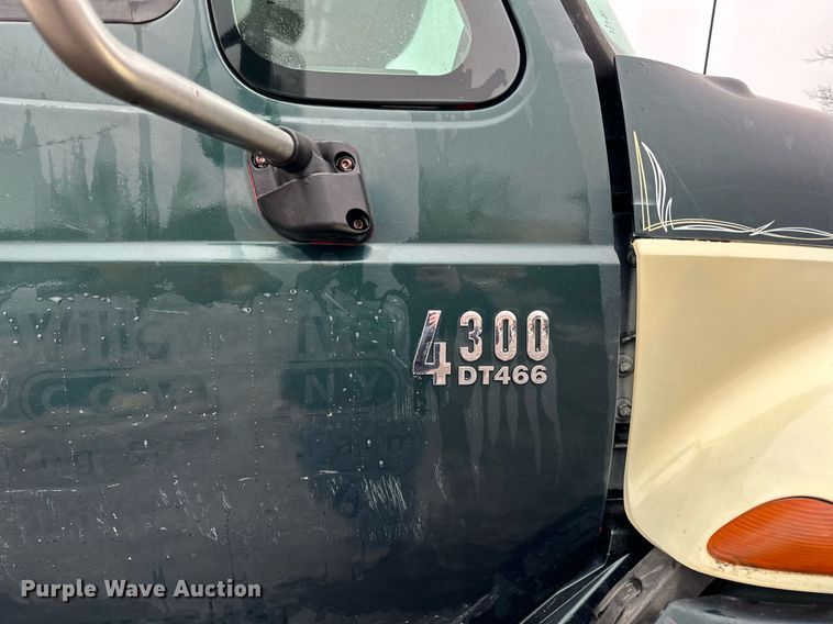 image for item LO9482 2003 International  4300 dump flatbed truck