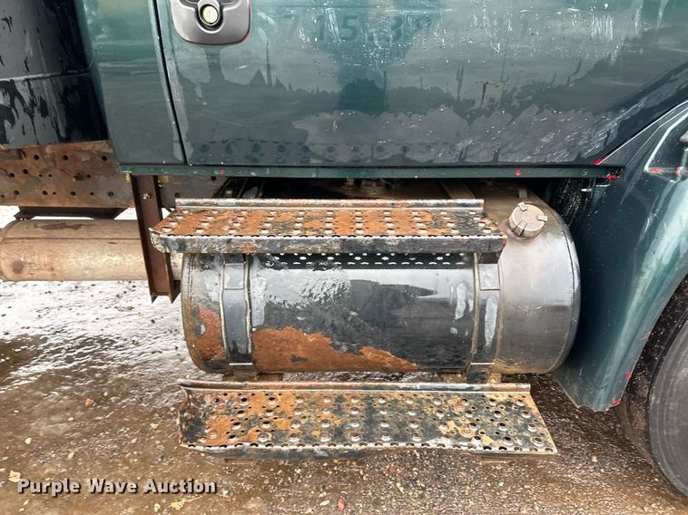 image for item LO9482 2003 International  4300 dump flatbed truck