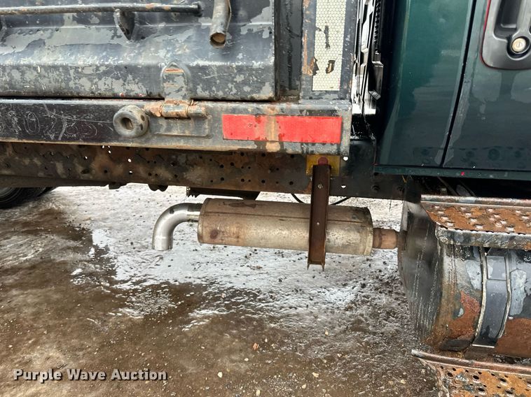 image for item LO9482 2003 International  4300 dump flatbed truck