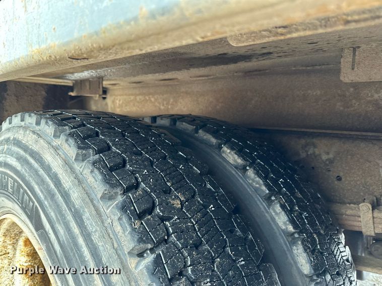 image for item LO9482 2003 International  4300 dump flatbed truck