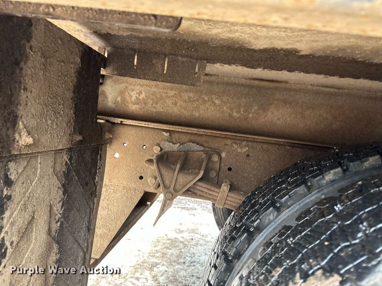 image for item LO9482 2003 International  4300 dump flatbed truck