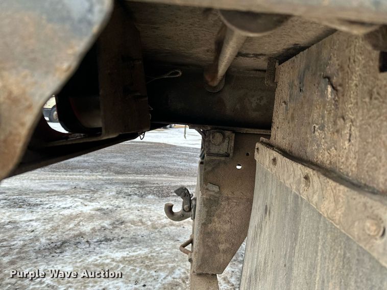 image for item LO9482 2003 International  4300 dump flatbed truck