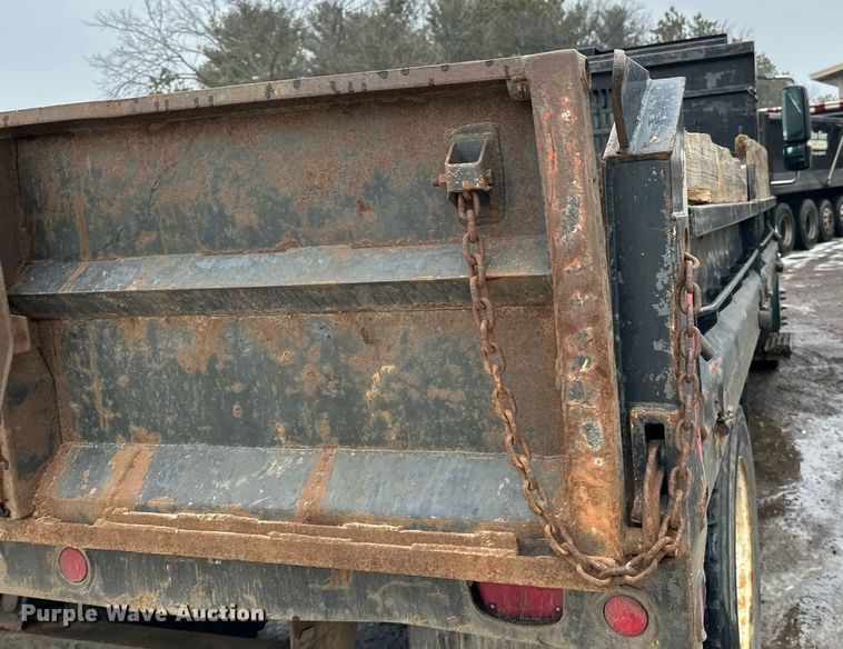 image for item LO9482 2003 International  4300 dump flatbed truck