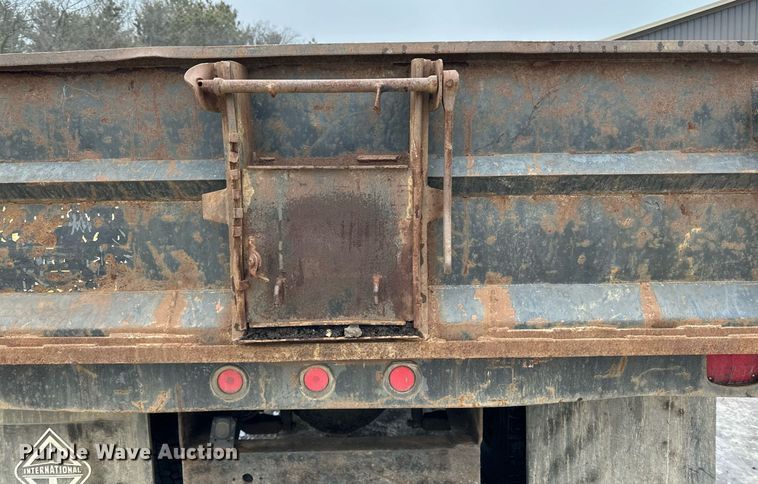 image for item LO9482 2003 International  4300 dump flatbed truck