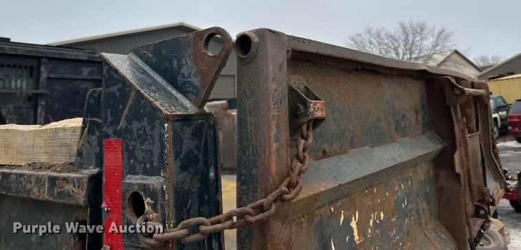 image for item LO9482 2003 International  4300 dump flatbed truck