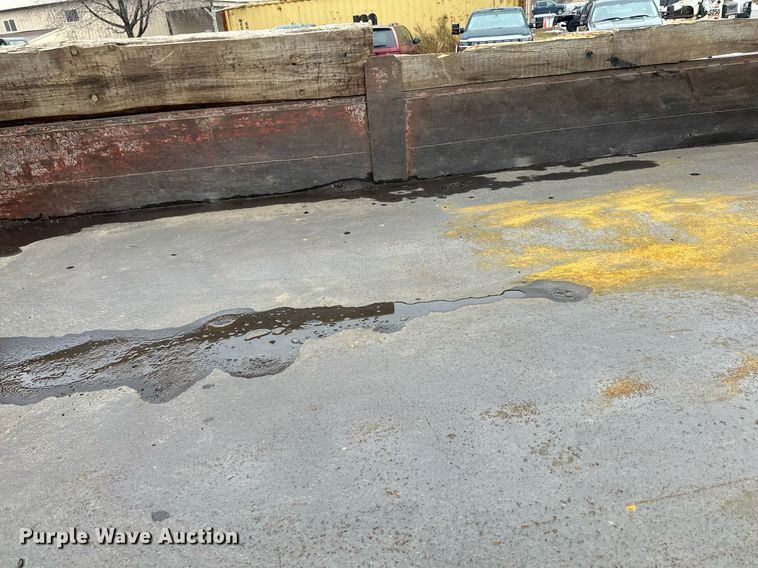 image for item LO9482 2003 International  4300 dump flatbed truck