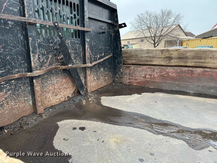 image for item LO9482 2003 International  4300 dump flatbed truck