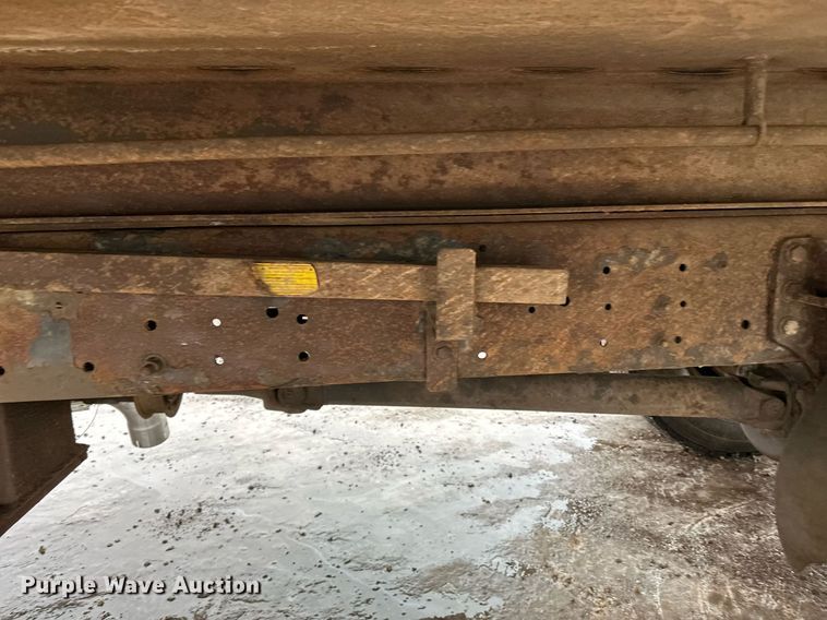 image for item LO9482 2003 International  4300 dump flatbed truck