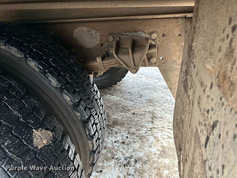 image for item LO9482 2003 International  4300 dump flatbed truck