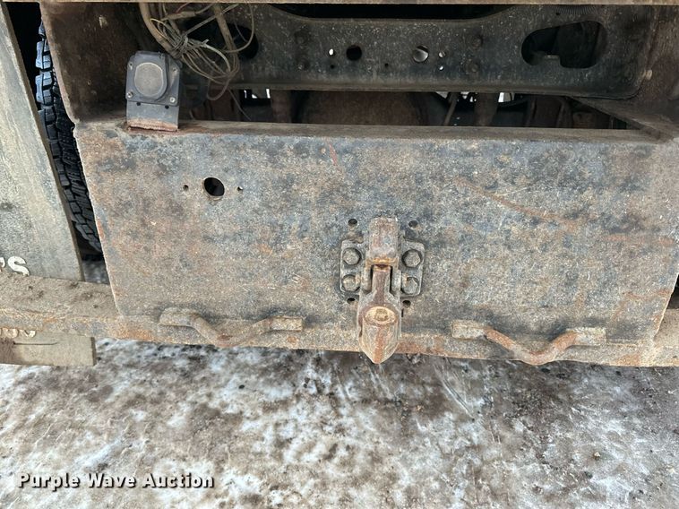 image for item LO9482 2003 International  4300 dump flatbed truck