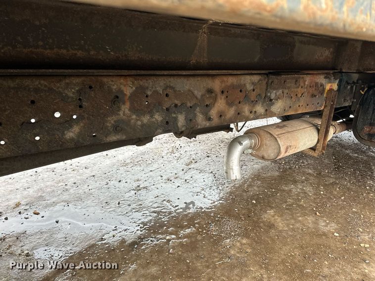 image for item LO9482 2003 International  4300 dump flatbed truck