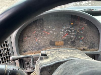 image for item LO9482 2003 International  4300 dump flatbed truck