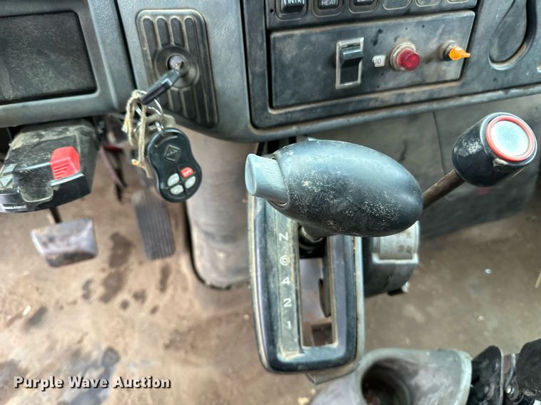 image for item LO9482 2003 International  4300 dump flatbed truck